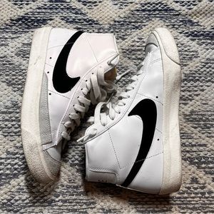 Nike Blazers . 7W. White.